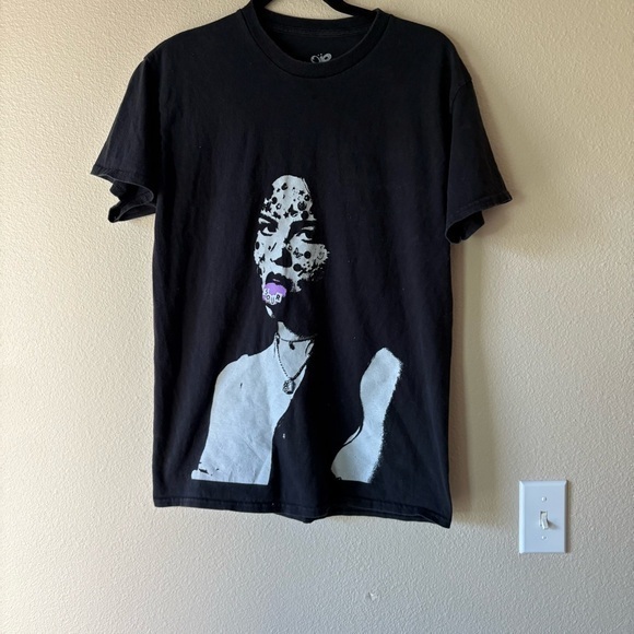 Tops - Olivia Rodrigo sour graphic tee